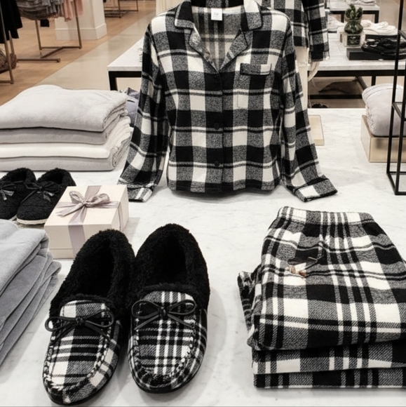 Slippers - Picture 15 of 16